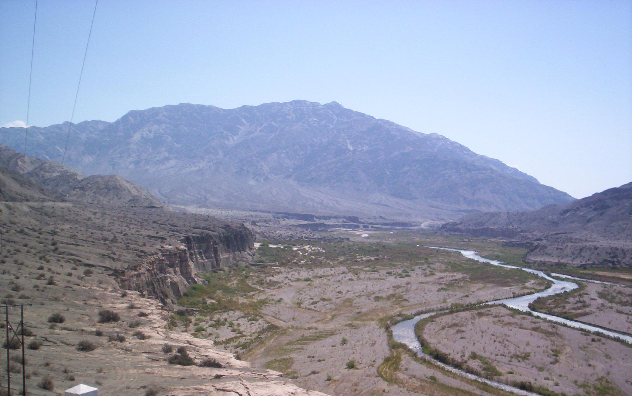 Río Jáchal, en San Juan, fotografiado el 28 de enero de 2008. Imagen de archivo de la cuenca; no muestra estaciones de monitoreo instaladas ni documenta la calidad actual del agua.