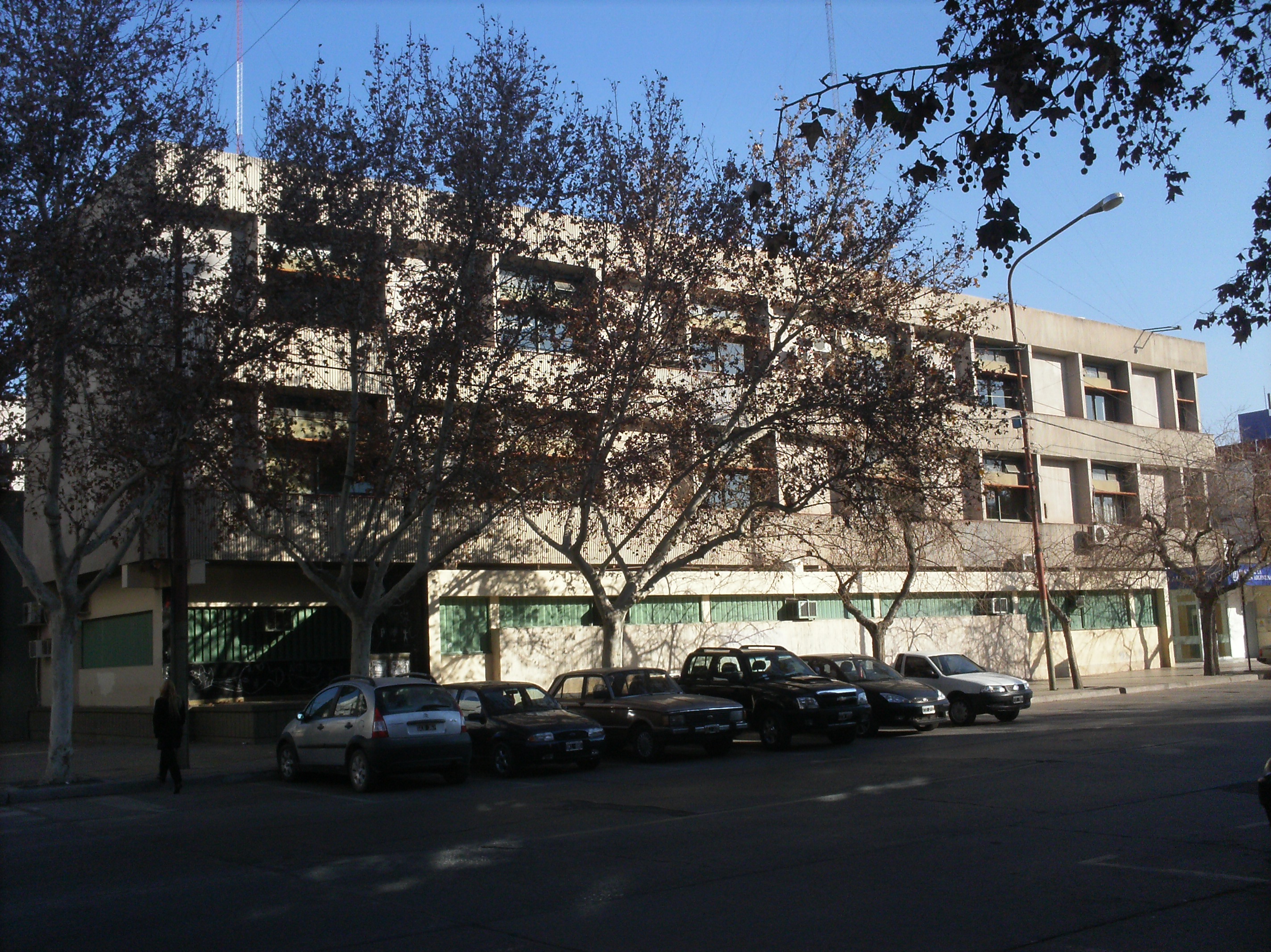 Edificio de la Facultad de Filosofía, Humanidades y Artes de la UNSJ, institución que brindará la capacitación. Fotografía de archivo de 2011; no corresponde a la firma del convenio.