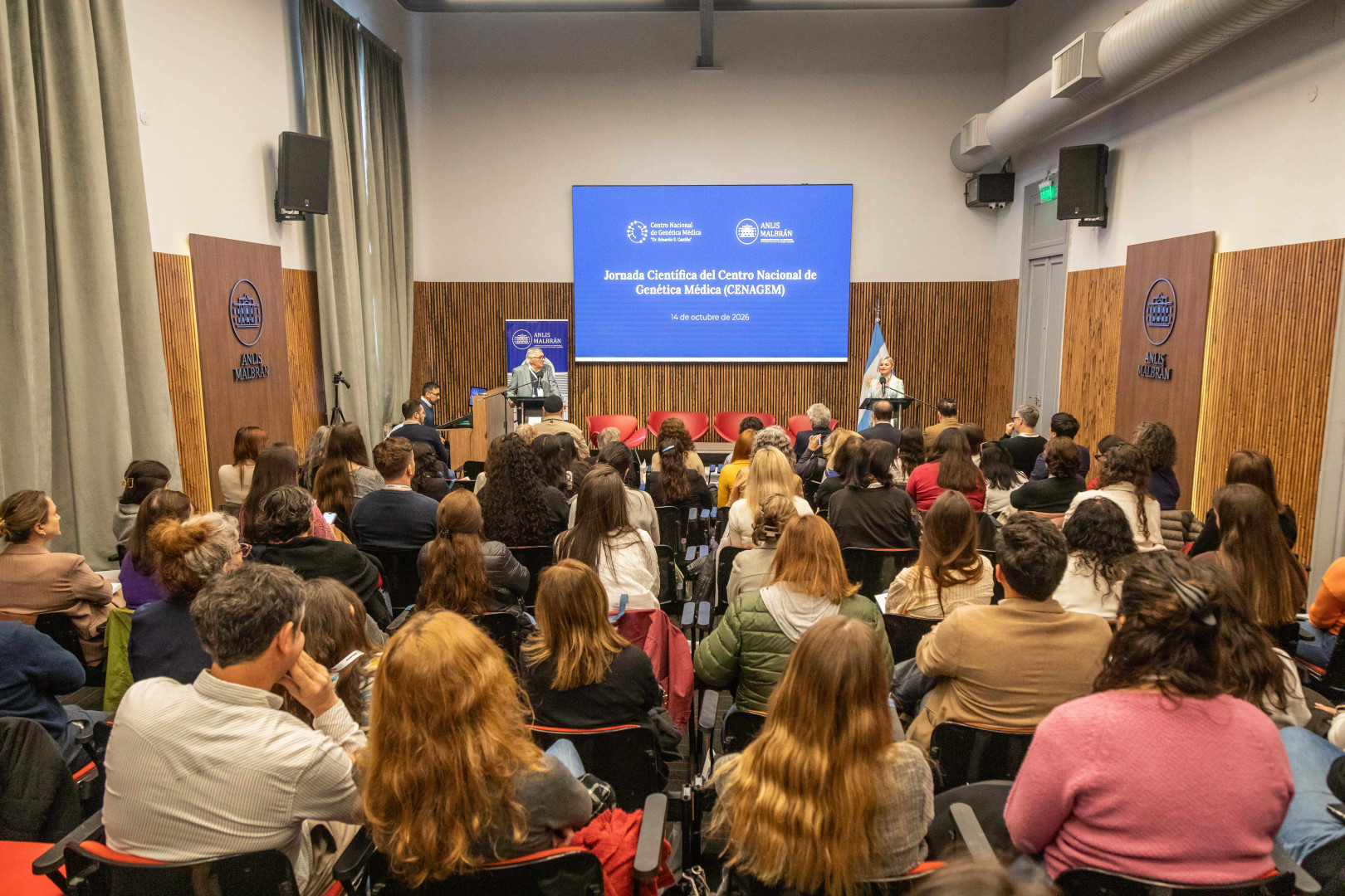 Jornada científica del CENAGEM del 14 de octubre de 2026 en Buenos Aires, con profesionales reunidos en el auditorio.