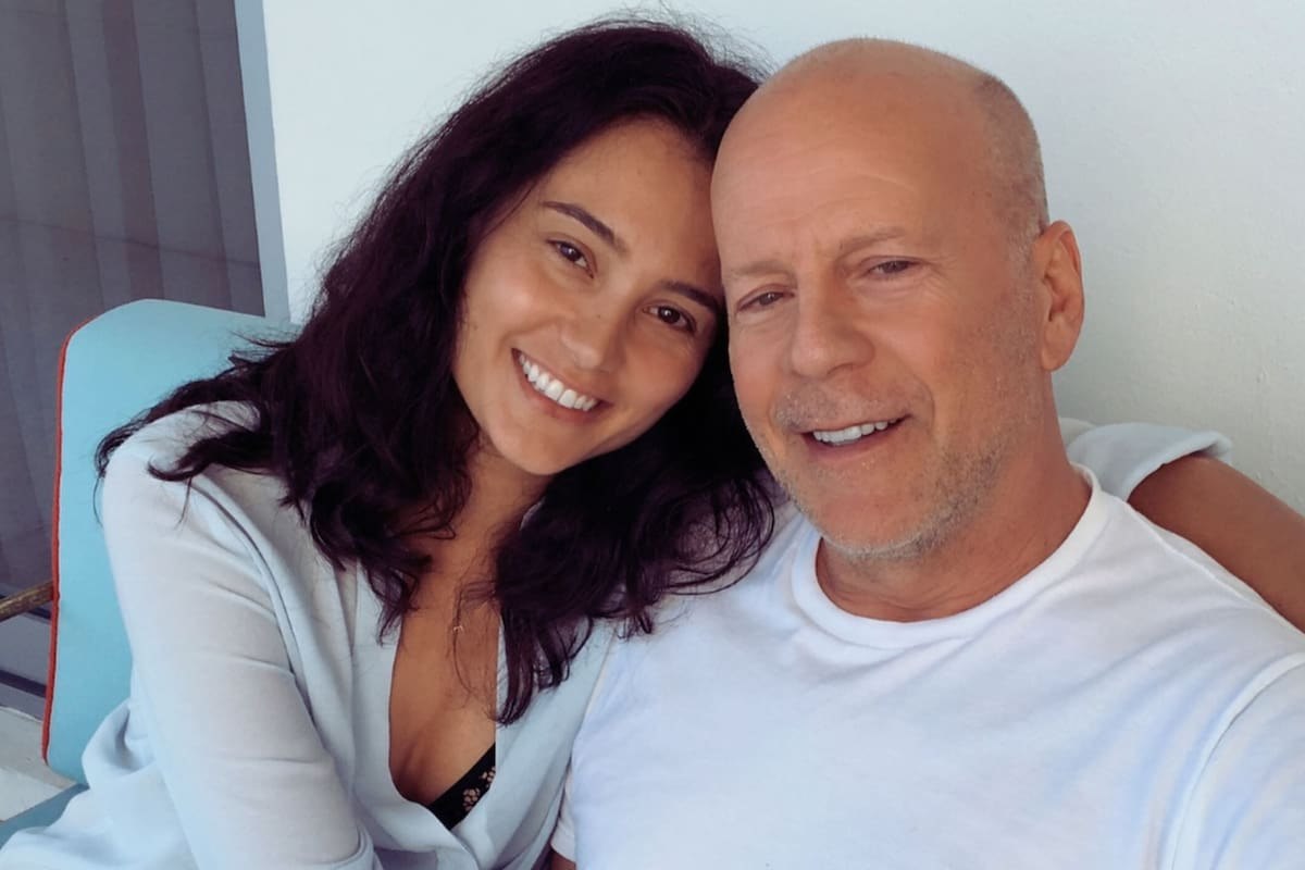 Emma Heming junto a Bruce Willis en una fotografía compartida por ella.