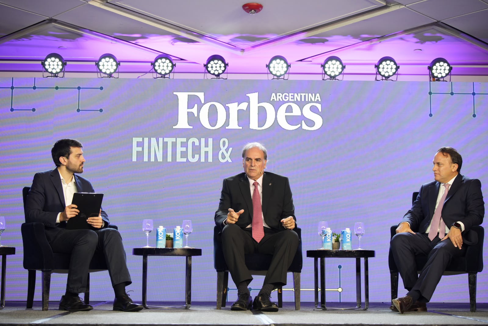 Roberto Silva, presidente de la CNV, en el centro del panel sobre Fondos de Asistencia Laboral del Forbes Fintech Summit 2026. Foto difundida por la CNV el 20 de octubre; no muestra la firma del decreto.