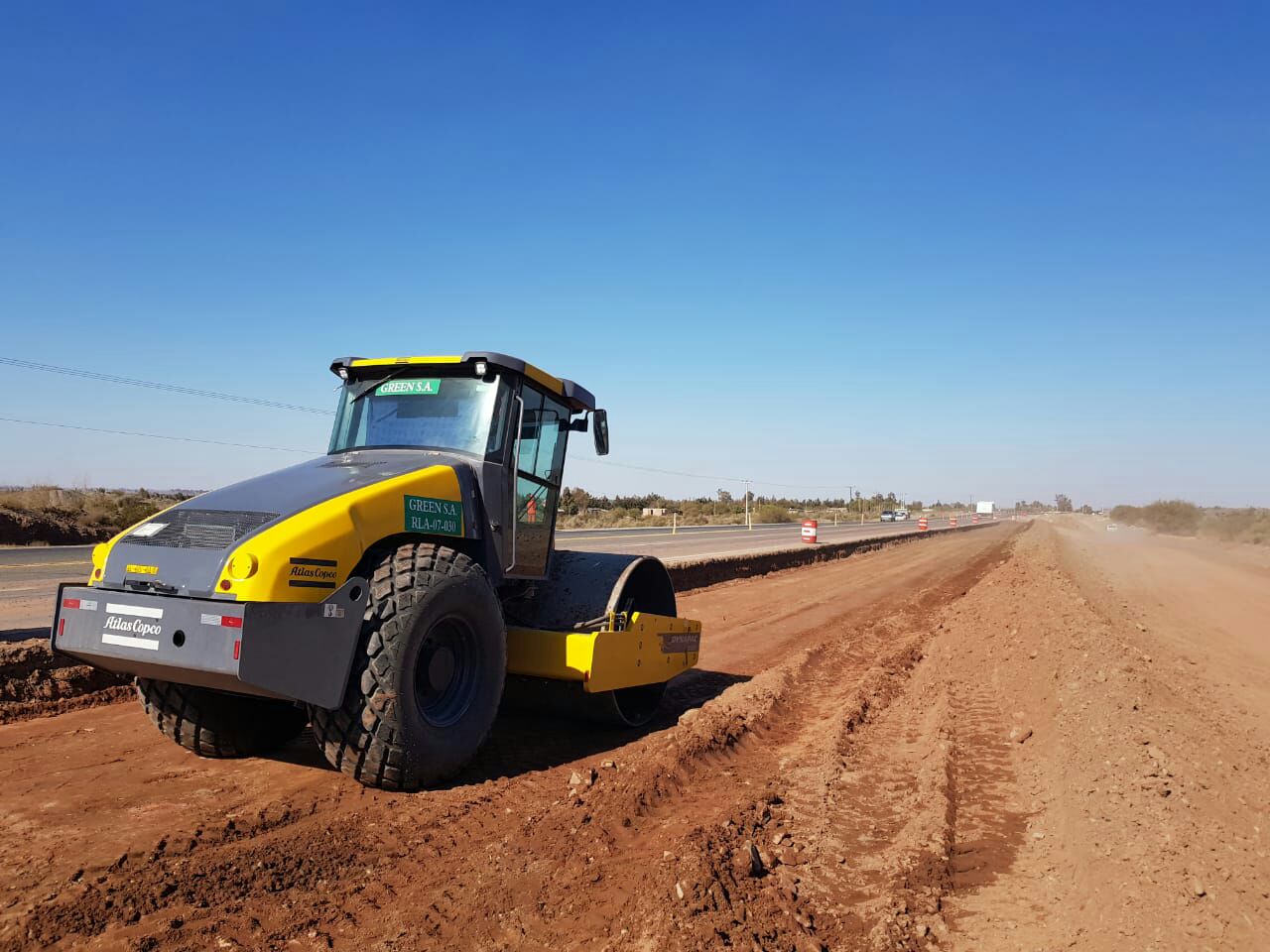 Imagen de archivo de trabajos en la autopista de la Ruta Nacional 40 entre San Juan y Mendoza; no corresponde a obras ejecutadas con el crédito CAF anunciado en 2026.