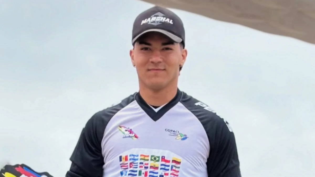 Retrato de Franco Santiago Chanchy Molina con camiseta de BMX de COPACI y gorra.