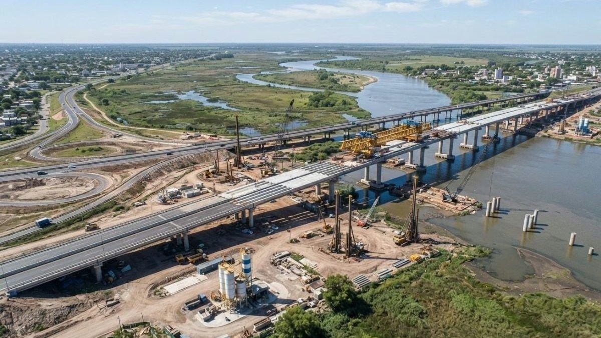 Construcción del puente entre Santa Fe y Santo Tomé.