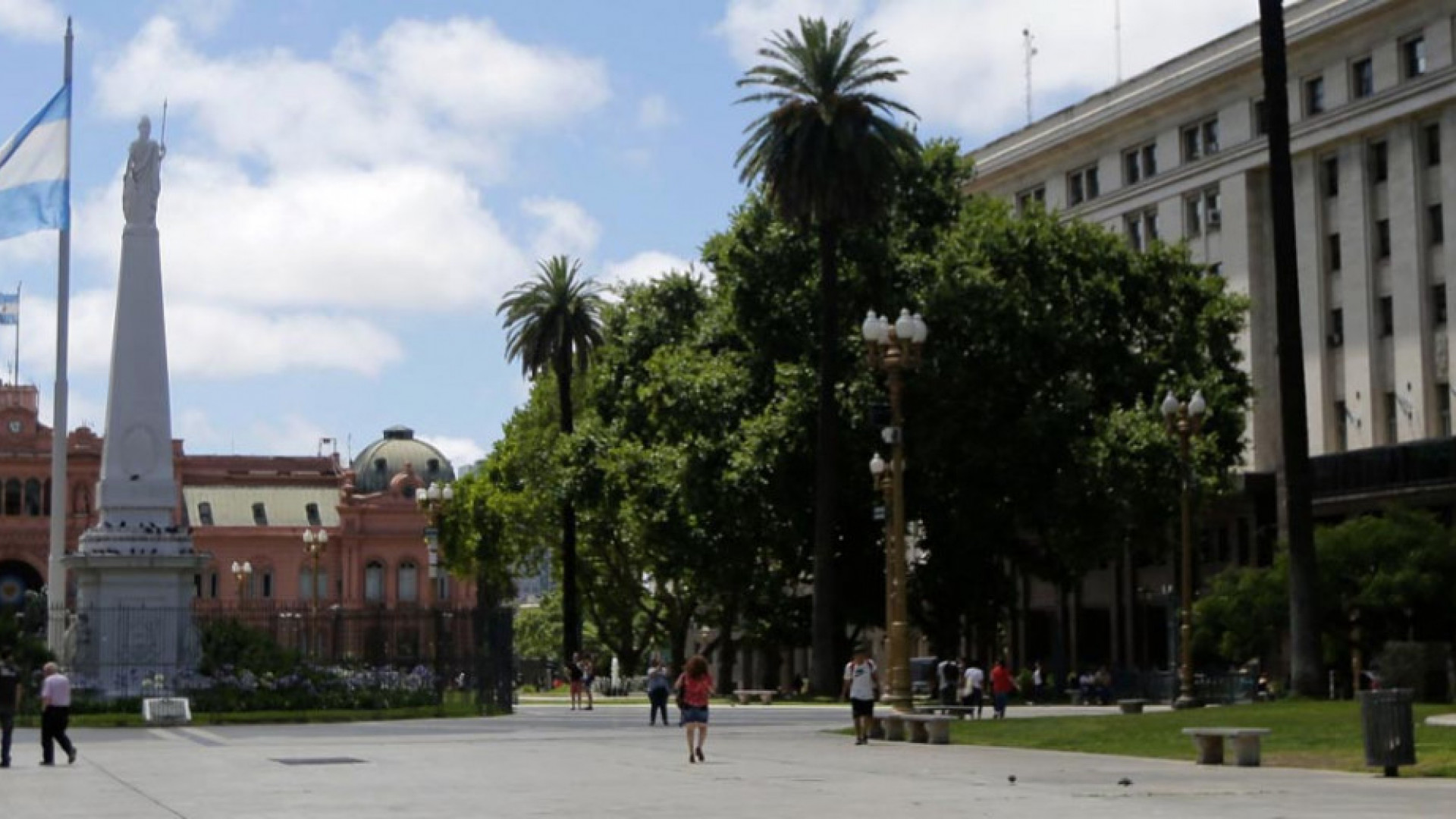 Plaza de Mayo y edificio de ARCA, fotografía de archivo