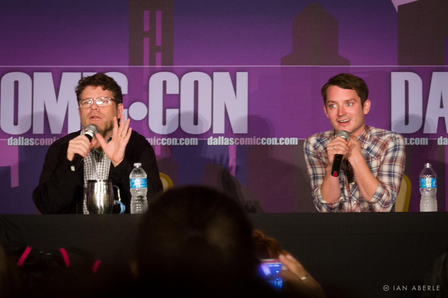 Sean Astin, a la izquierda, y Elijah Wood durante un panel de Dallas Comic Con Fan Days en Irving, Texas. Foto de archivo del 18 de octubre de 2014.