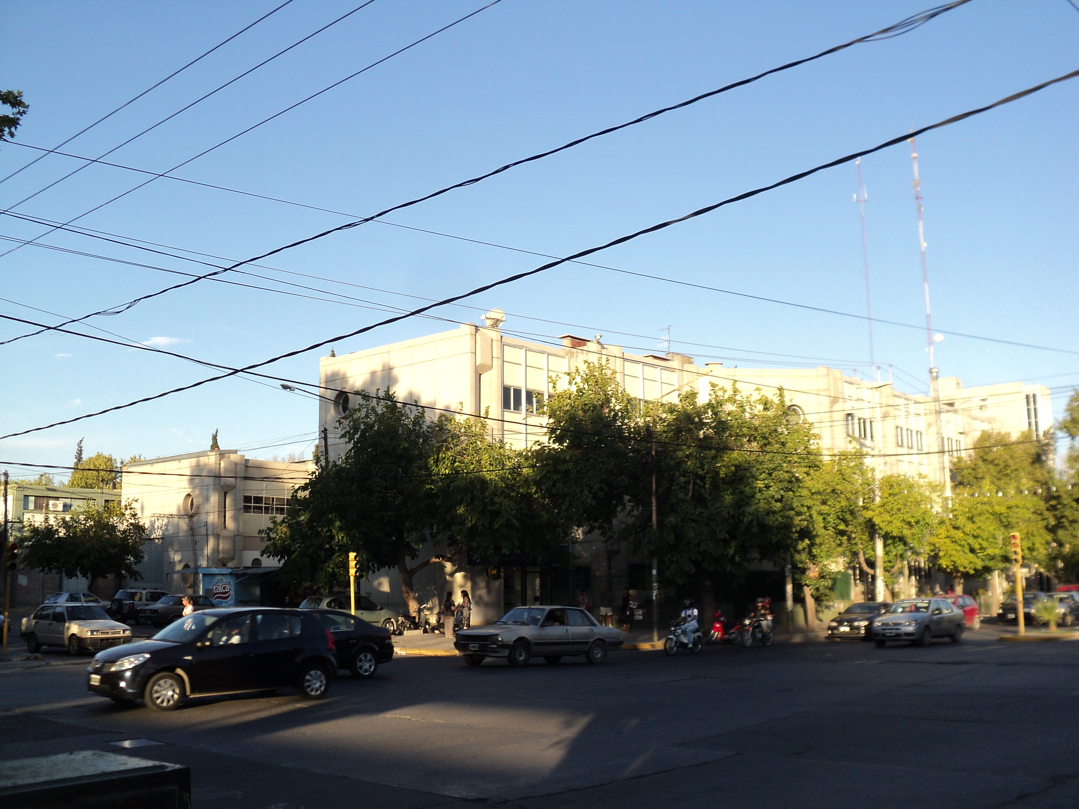 Edificio principal de la Facultad de Ingeniería de la UNSJ, sobre avenida Libertador, en una fotografía de archivo del 4 de junio de 2010.