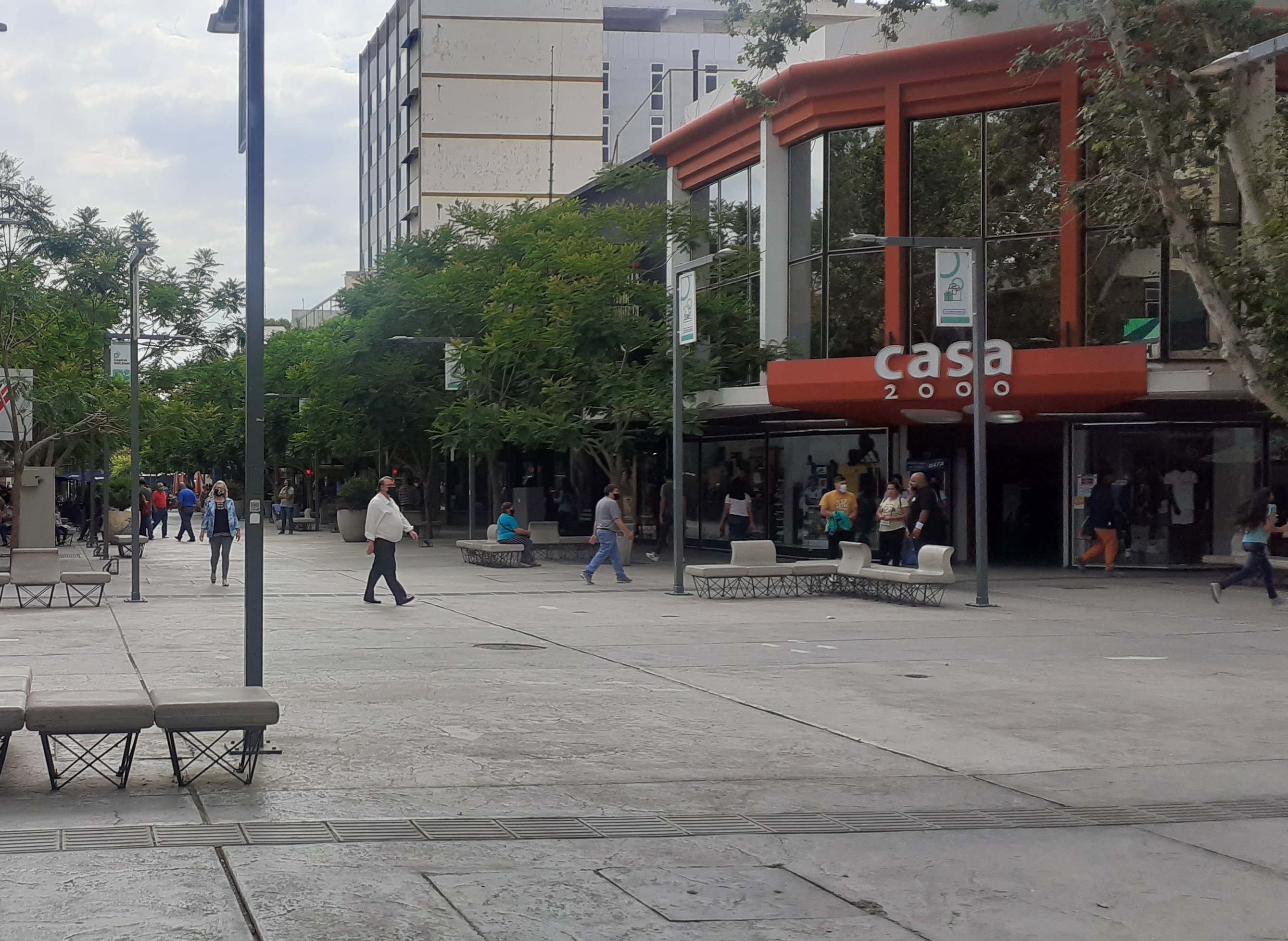 Sector comercial de la Peatonal Rivadavia, ciudad de San Juan, el 6 de diciembre de 2021. Foto de archivo recortada; no muestra compras ni comercios relevados en octubre de 2026.