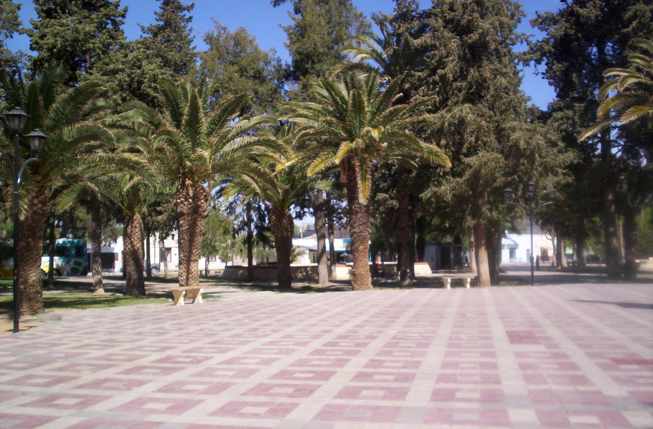 Plaza San Martín, en San José de Jáchal, fotografiada en octubre de 2009. Archivo del espacio anunciado para la jornada del 7 de noviembre; no muestra la fiesta de 2026.