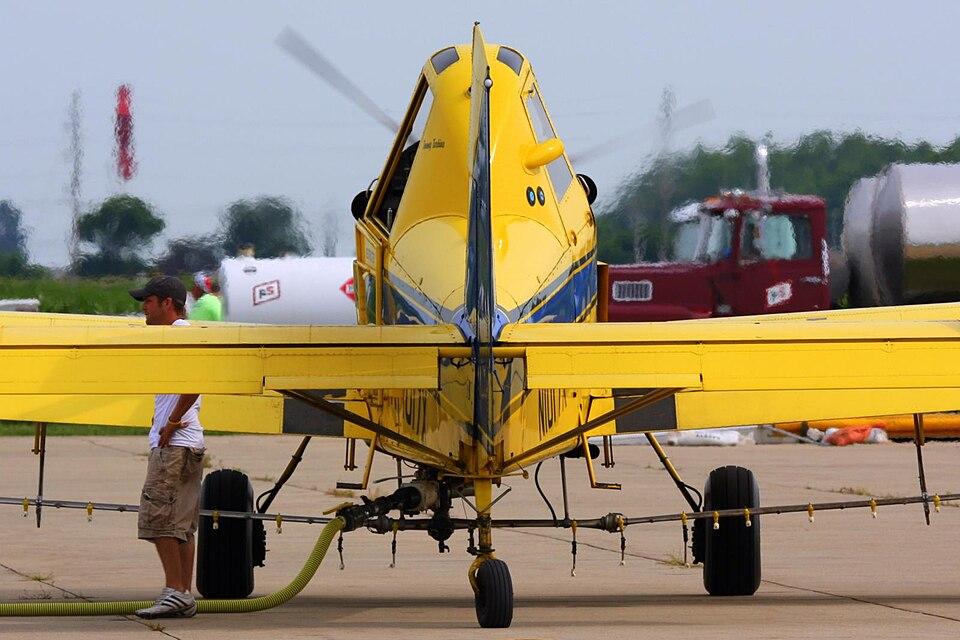Avión agrícola utilizado para tareas de fumigación, fotografía de archivo.