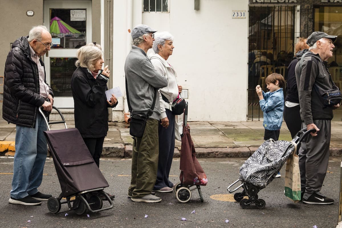 Personas mayores en la Ciudad de Buenos Aires; fotografía utilizada por la fuente para ilustrar las proyecciones demográficas.