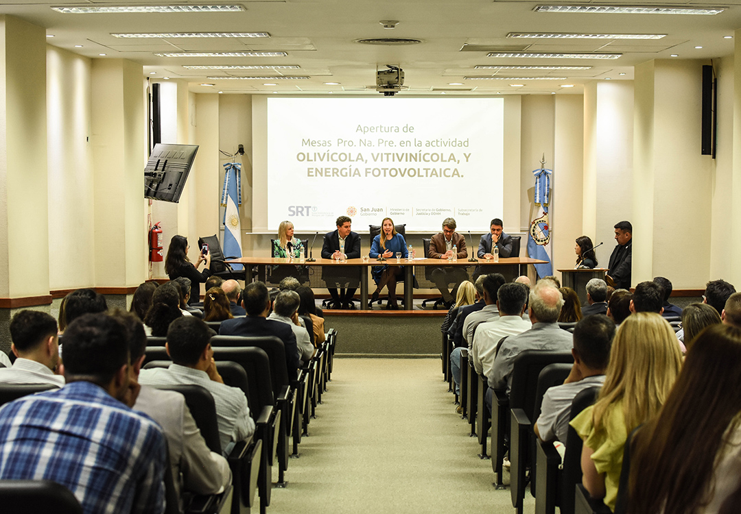 Apertura de las mesas ProNaPre olivícola, vitivinícola y fotovoltaica en San Juan: fotografía de archivo difundida por la SRT en octubre de 2024, no corresponde a Expo Innova 2026.