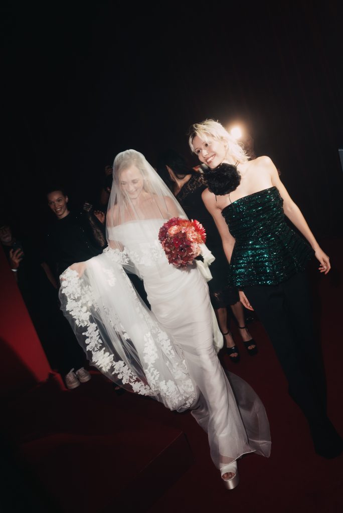 Presentación del vestido de novia y velo de la colección Elie Saab H&M en el Palais Brongniart de París, el 28 de septiembre de 2026. Fotografía de prensa del evento.