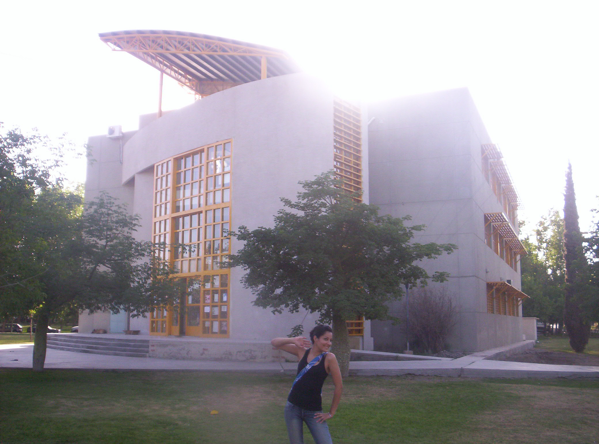 Edificio de aulas del Complejo Universitario Islas Malvinas de la UNSJ en Rivadavia, en una fotografía de archivo de diciembre de 2009. No muestra la evaluación de las becas de 2026.