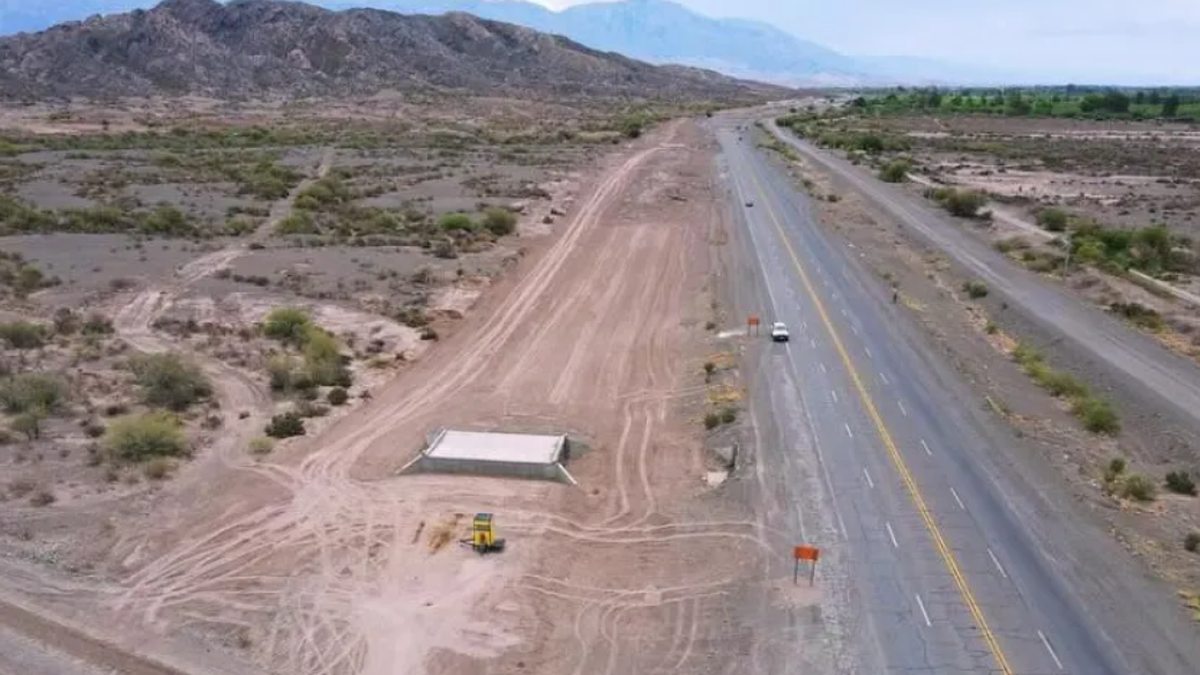 Vista de un corredor vial en un paisaje montañoso; imagen de archivo publicada por Diario de Cuyo.