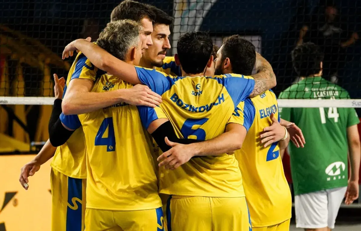 Jugadores de UPCN San Juan Vóley reunidos en la cancha, en una fotografía difundida por El Zonda el 29 de octubre de 2026. Fecha de captura no informada.
