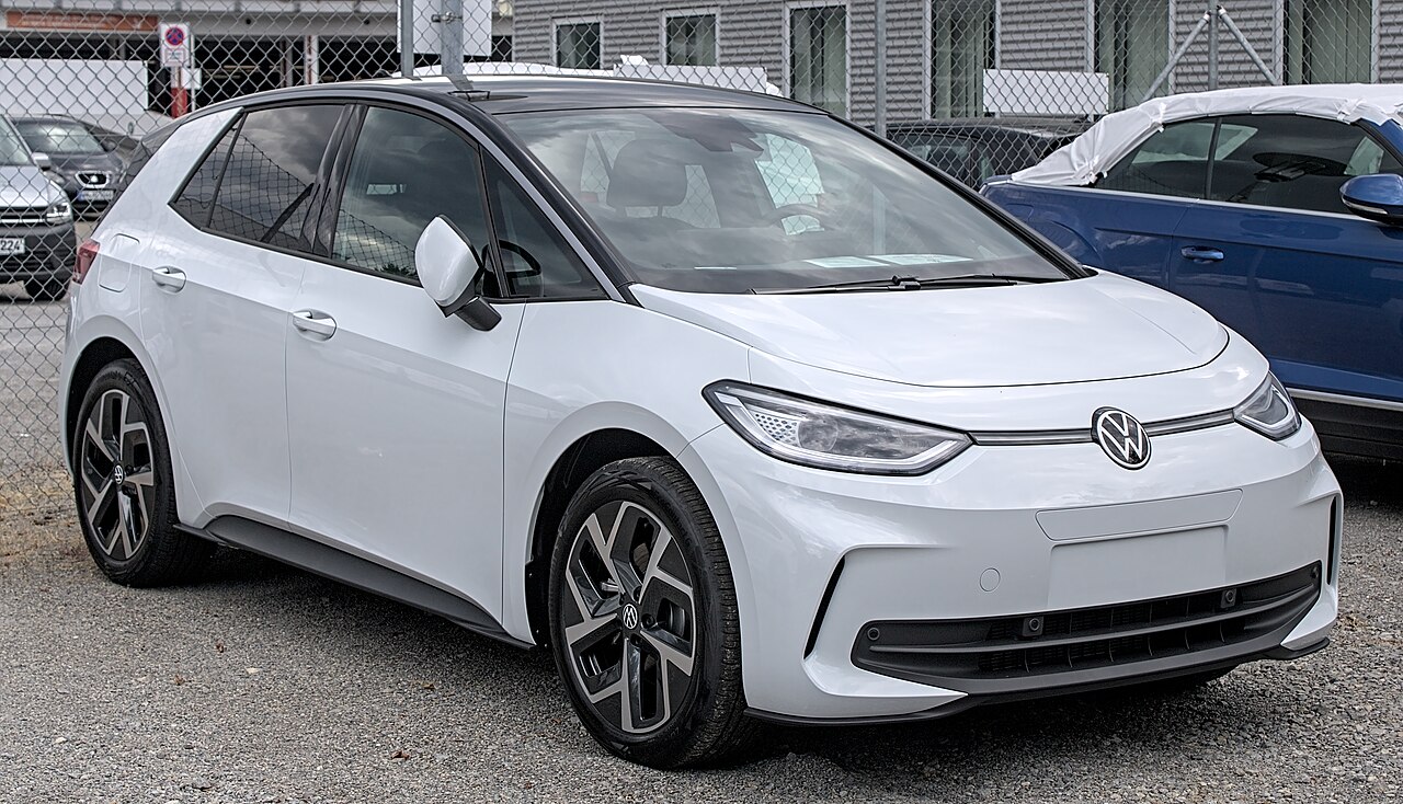 Fotografía de archivo: Volkswagen ID.3 eléctrico en Stuttgart, Alemania, el 15 de julio de 2023. No corresponde a una fábrica ni a un embarque de 2025.