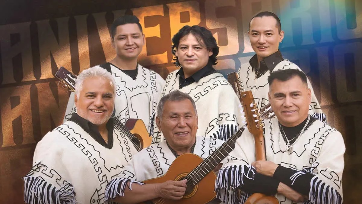 Integrantes de Los Kjarkas reunidos con una guitarra; imagen promocional publicada con la reprogramación.