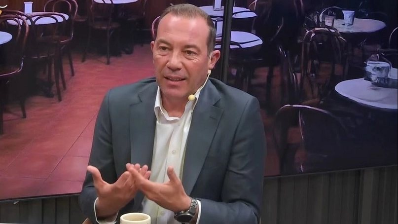 El ministro de Salud Amílcar Dobladez durante una entrevista