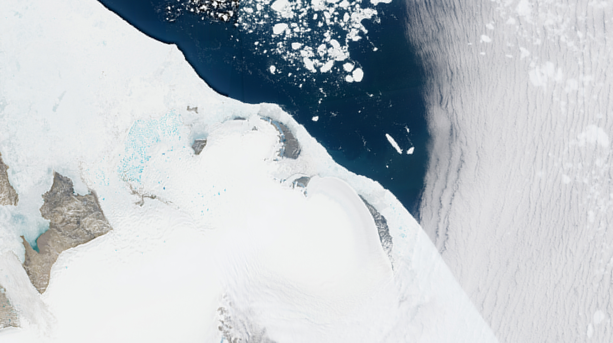 Imagen satelital de un sector del casquete Flade Isblink, en Groenlandia, adquirida por Sentinel-2 el 5 de julio de 2026.