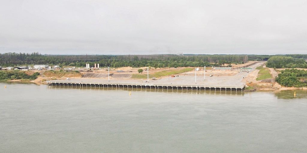 Vista del río Paraná y su margen en Corrientes