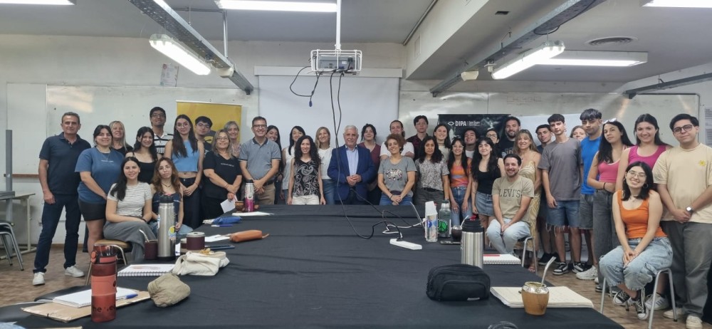 Participantes de la cata técnica de pasas de uva destinada a estudiantes de Diseño Gráfico de la UNSJ. Archivo de noviembre de 2025.