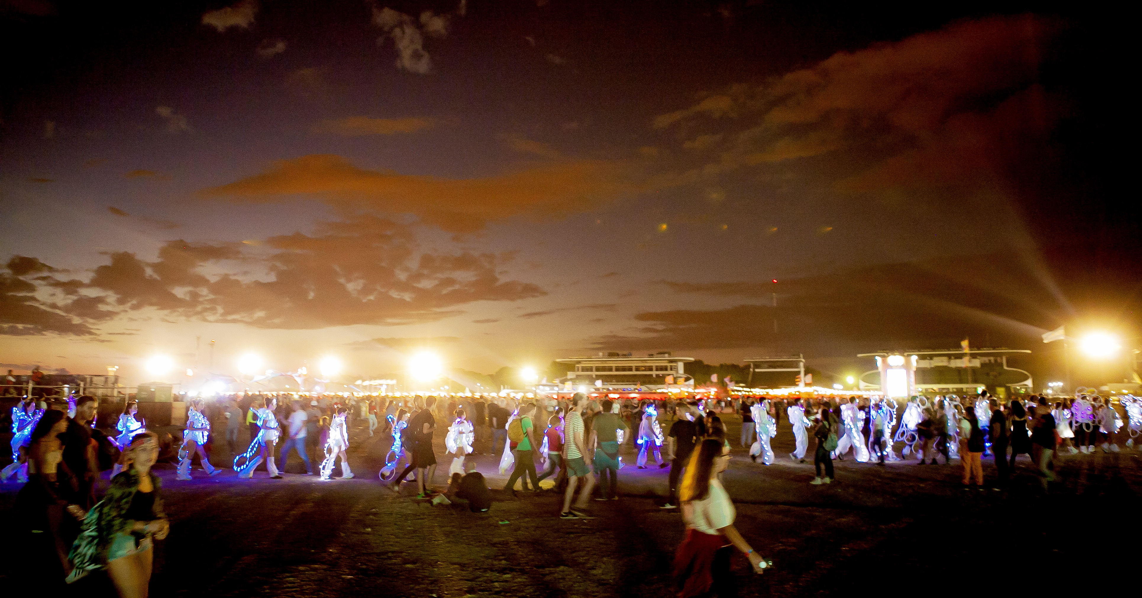 Vista del público y del predio de Lollapalooza Argentina en el Hipódromo de San Isidro al atardecer, el 17 de marzo de 2018. Archivo contextual del festival; no muestra a Dandára ni la edición 2027.