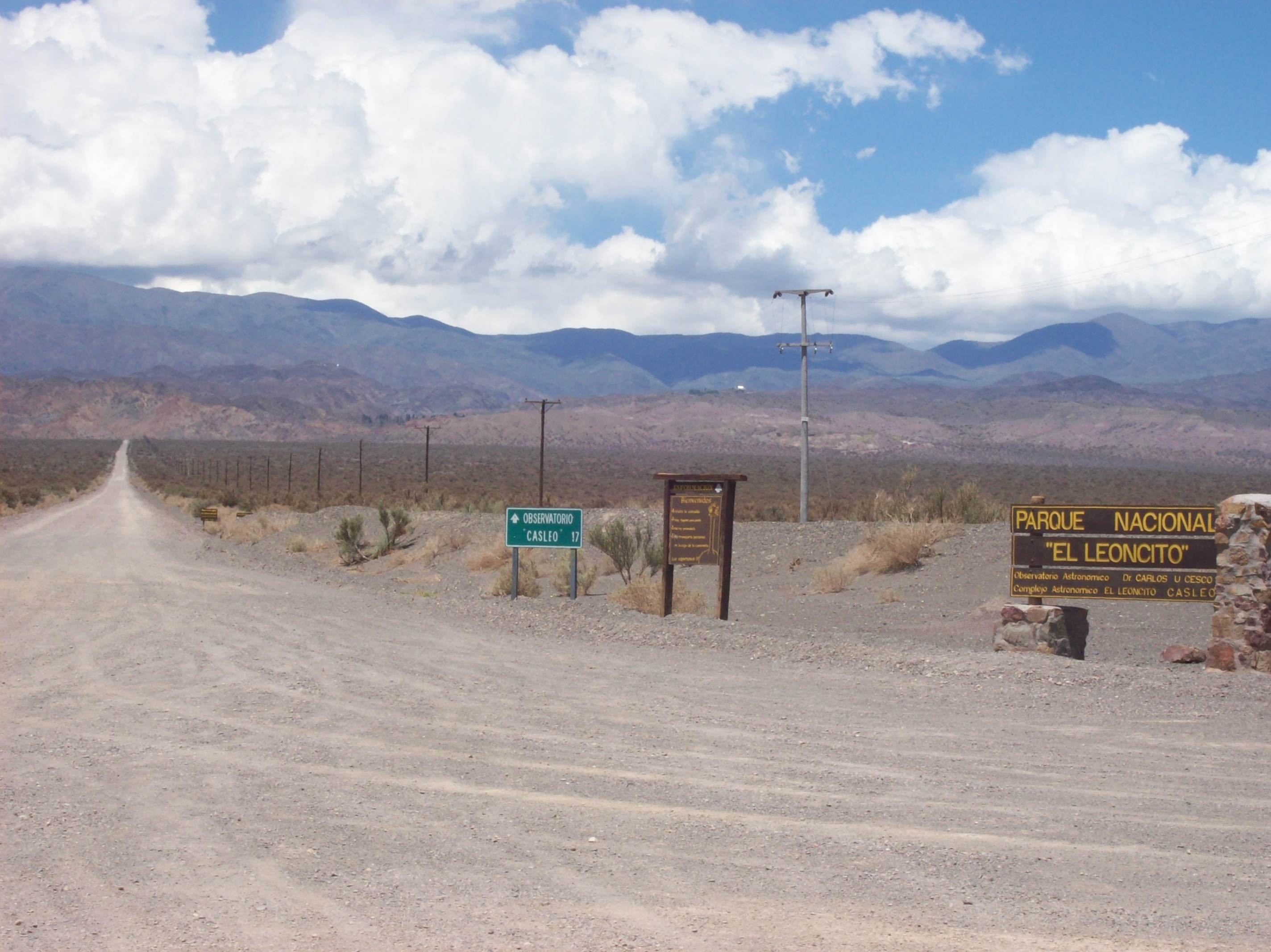 Acceso al Parque Nacional El Leoncito desde la Ruta Nacional 149. Archivo de Darío Alpern del 5 de enero de 2009; no muestra el ecodesafío 2026.