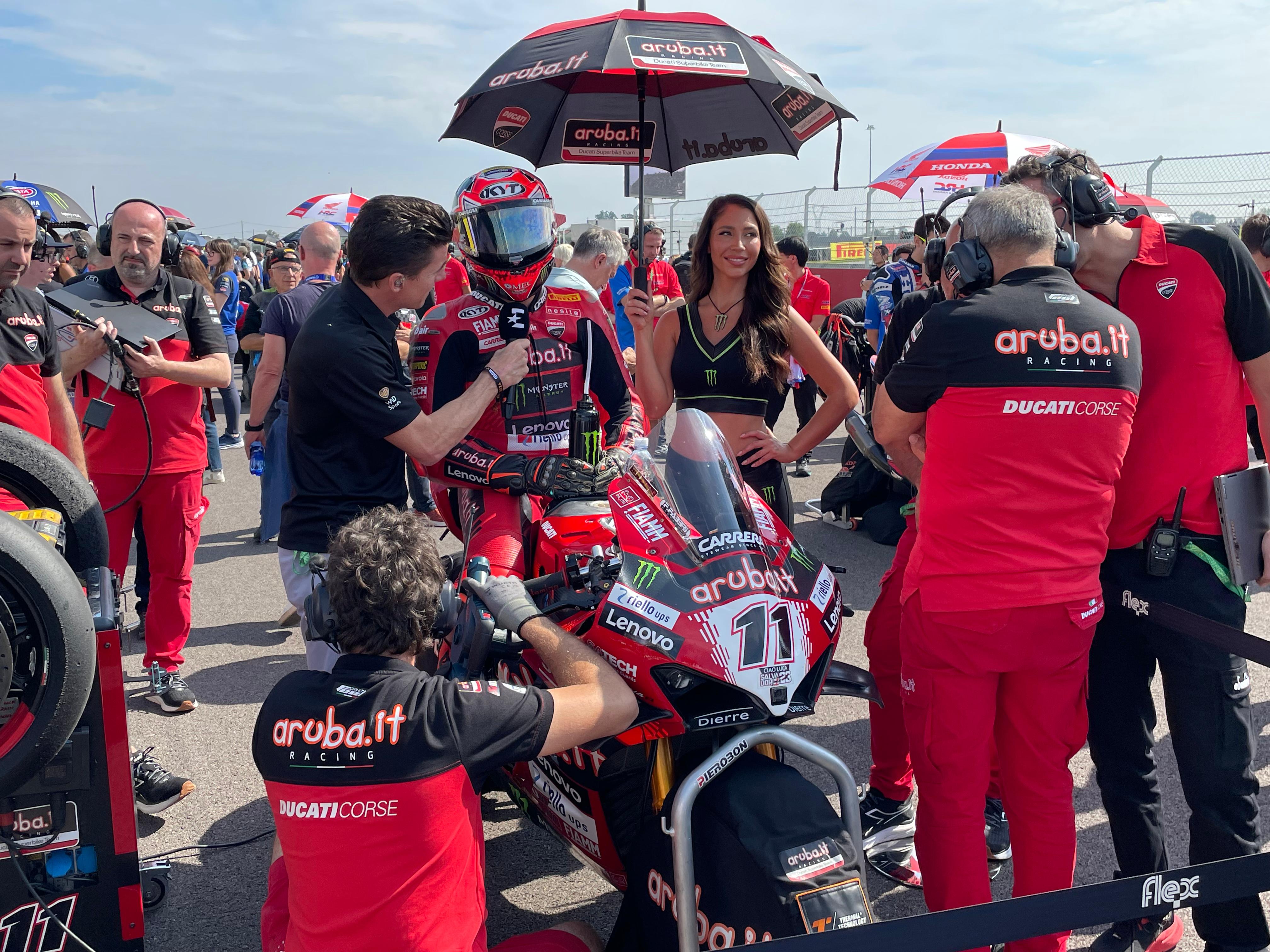 Nicolò Bulega junto a su Ducati número 11 en la parrilla de Cremona, el 22 de septiembre de 2024. Foto de archivo, ajena a la carrera de Jerez de 2026.