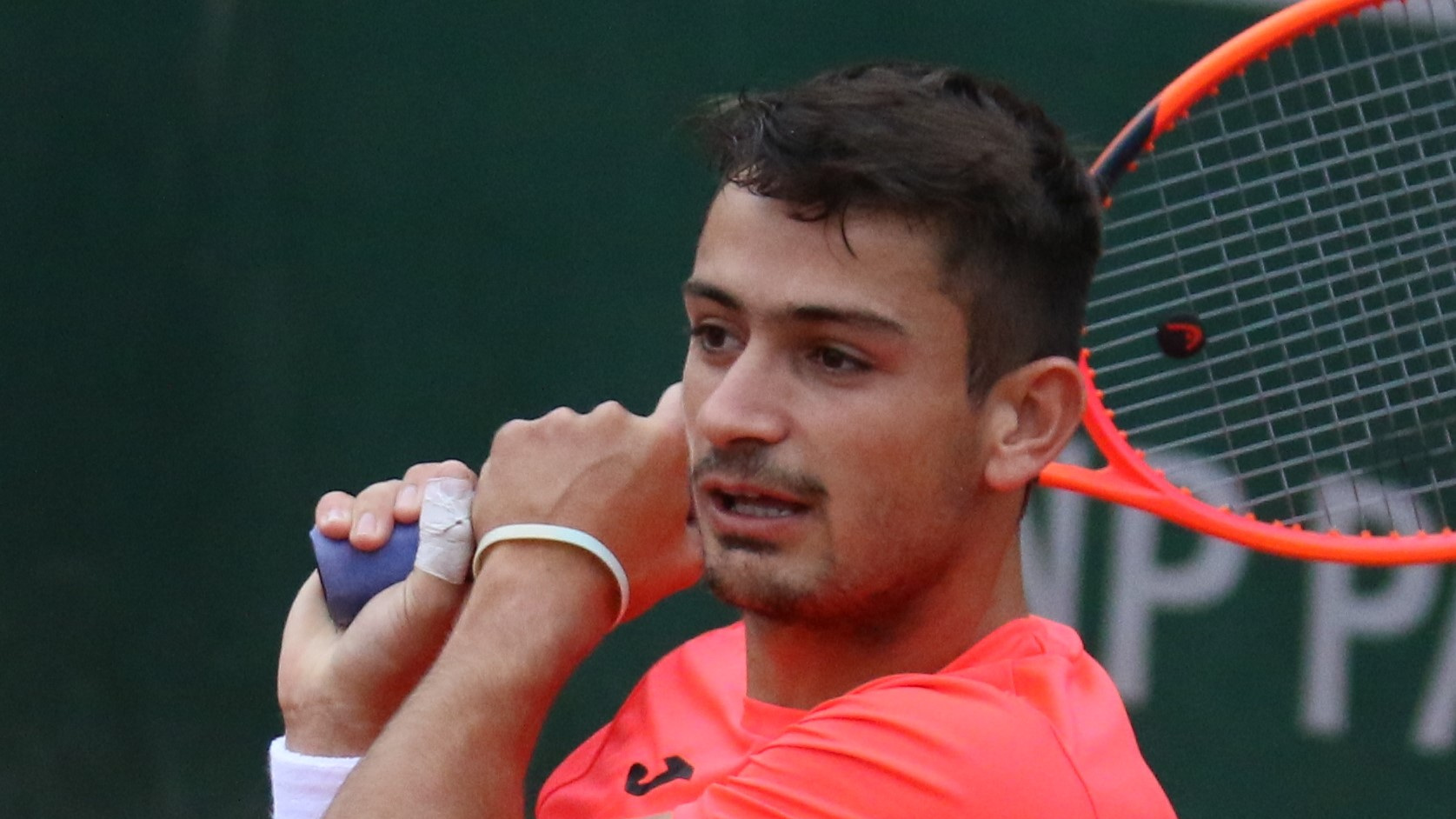 Mariano Navone en la clasificación de Roland Garros, el 23 de mayo de 2023. Foto de archivo: no corresponde al partido de Bruselas de octubre de 2026. Recorte horizontal de la fotografía original.