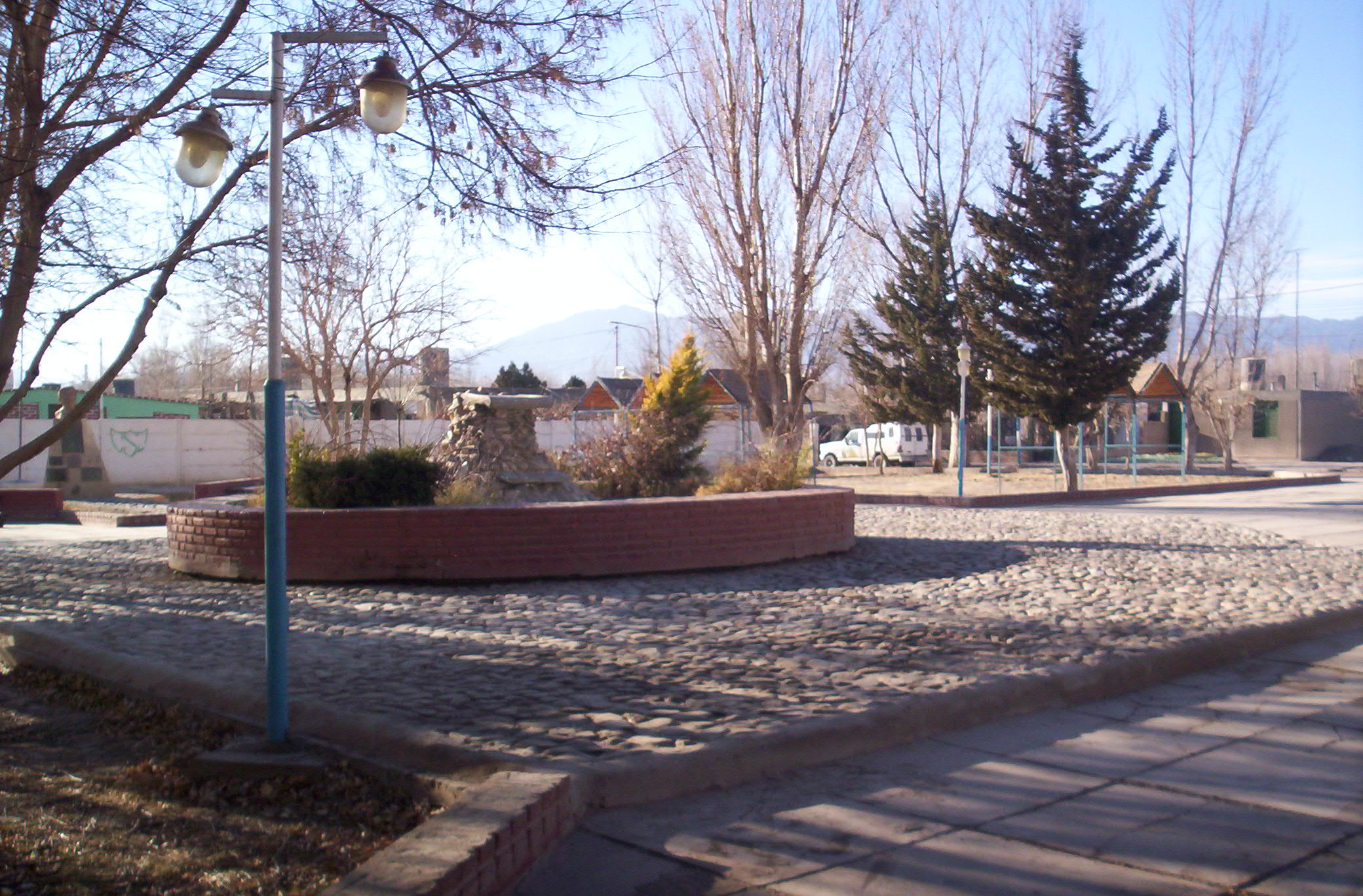 Plaza de Rodeo, departamento Iglesia, en una fotografía de archivo de 2009. Es una vista de una de las localidades de la visita; no muestra la escuela ni la feria.