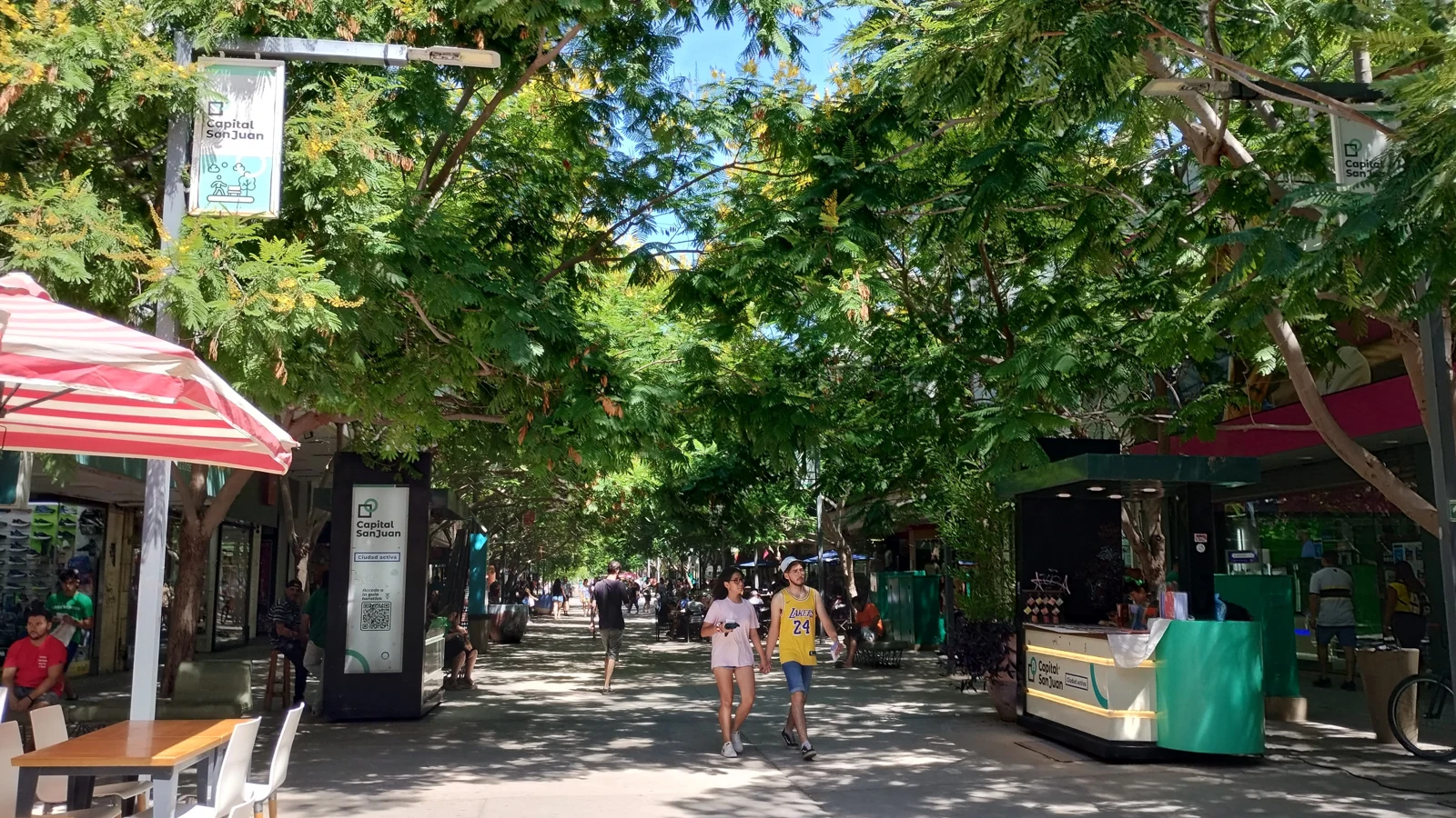Peatonal Rivadavia de la ciudad de San Juan en febrero de 2024