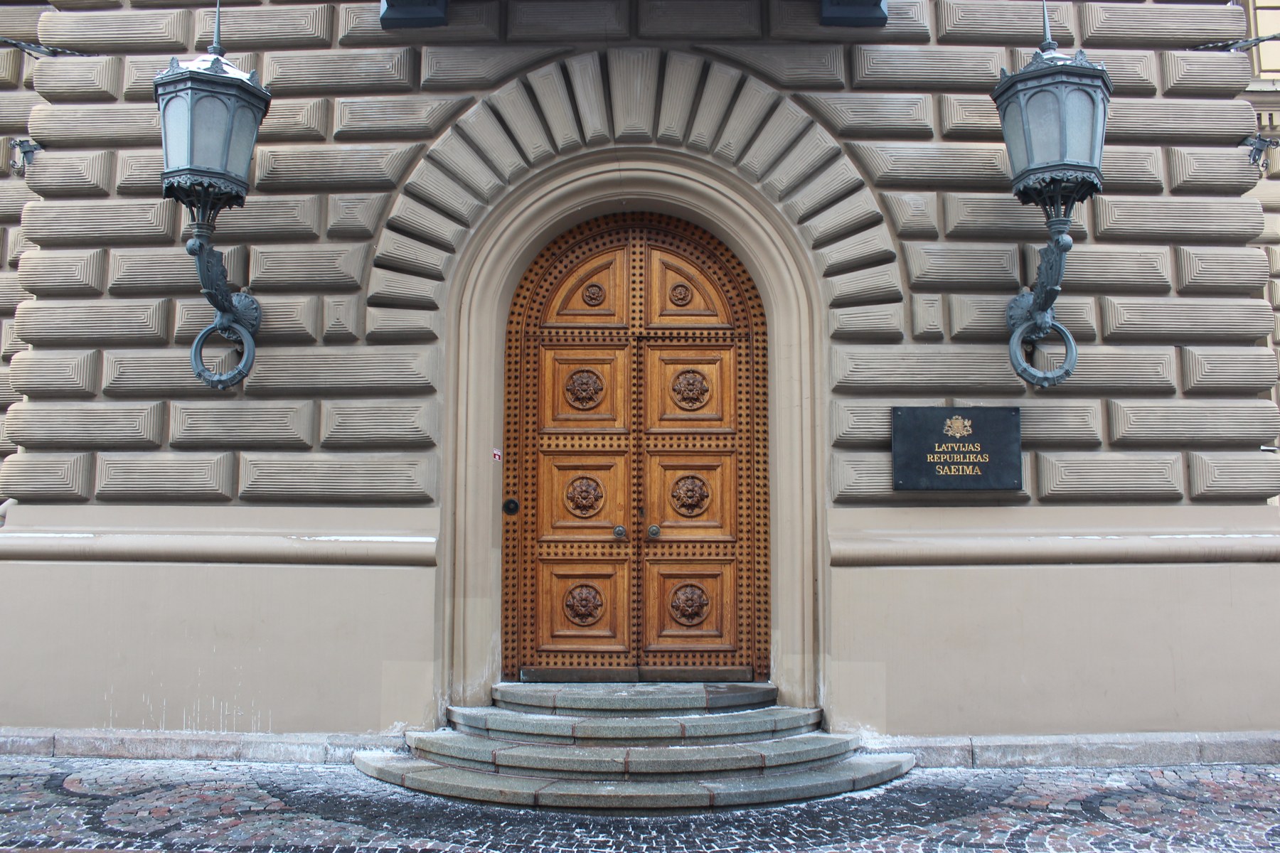 Fachada de la sede de la Saeima, Parlamento de Letonia, en Riga; fotografía de archivo de enero de 2016.