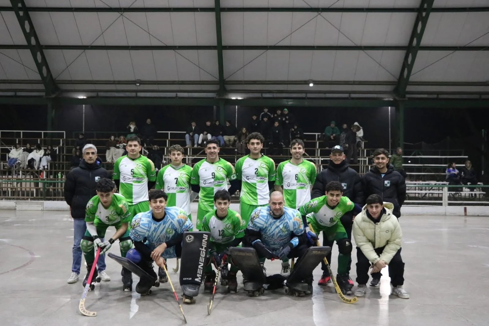 Plantel de hockey sobre patines de Estudiantil, en una fotografía difundida por Diario Móvil. La fuente no precisa la fecha de captura.