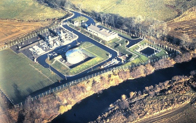 Foto de archivo de abril de 1982 de una estación de bombeo del sistema Forties, junto al río South Esk, cerca de Balnabriech, Escocia. No muestra las plataformas involucradas en el conflicto.