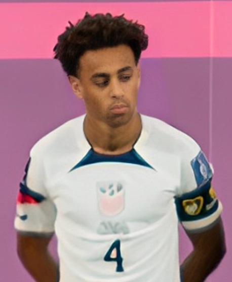 Foto de archivo: Tyler Adams con la camiseta de Estados Unidos y el brazalete de capitán en Qatar 2022.