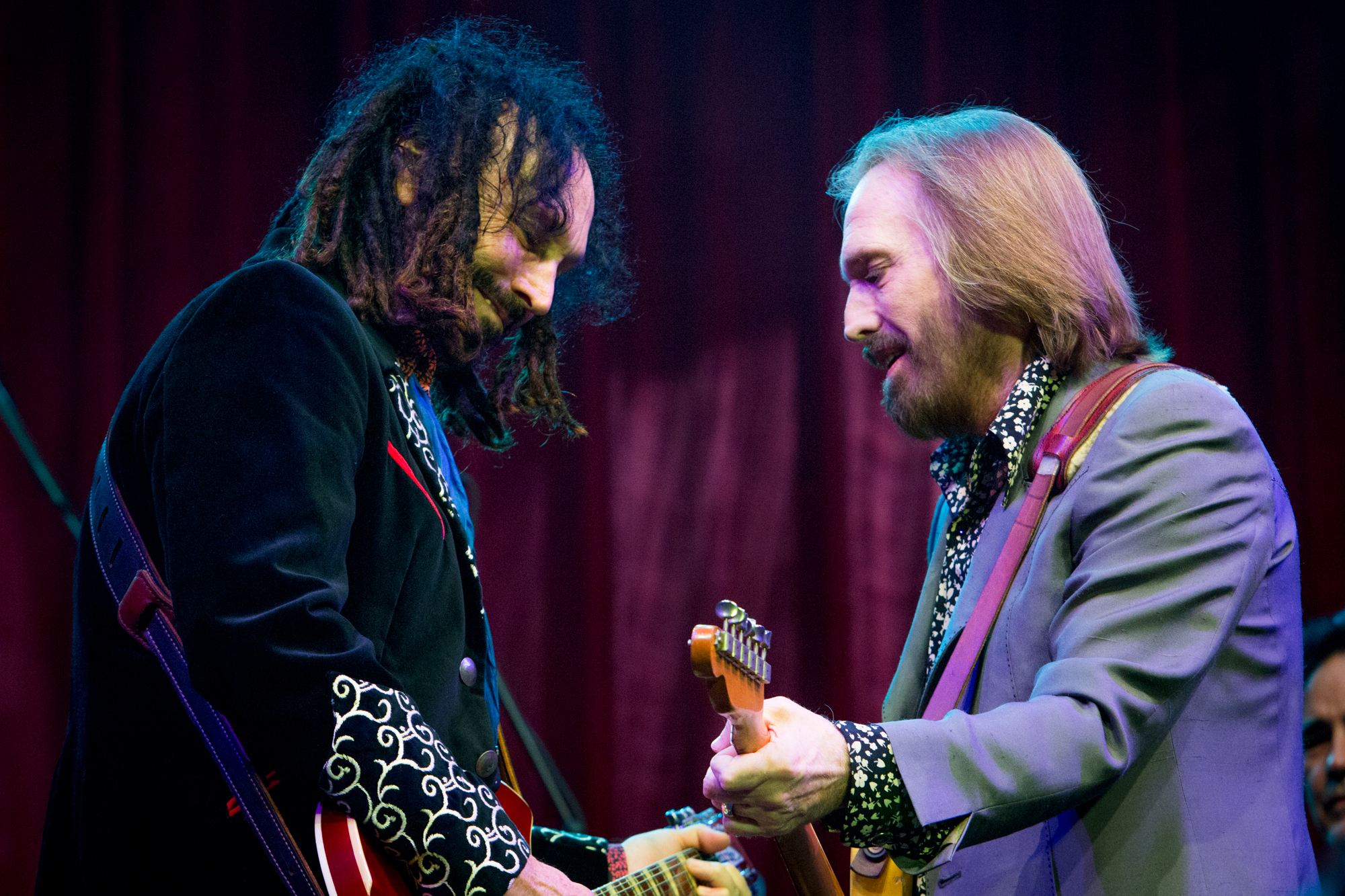 Tom Petty y Mike Campbell en Bonnaroo, Manchester, Tennessee, el 16 de junio de 2013. Foto de archivo; no corresponde al video de 1978 ni al estreno de octubre de 2026.