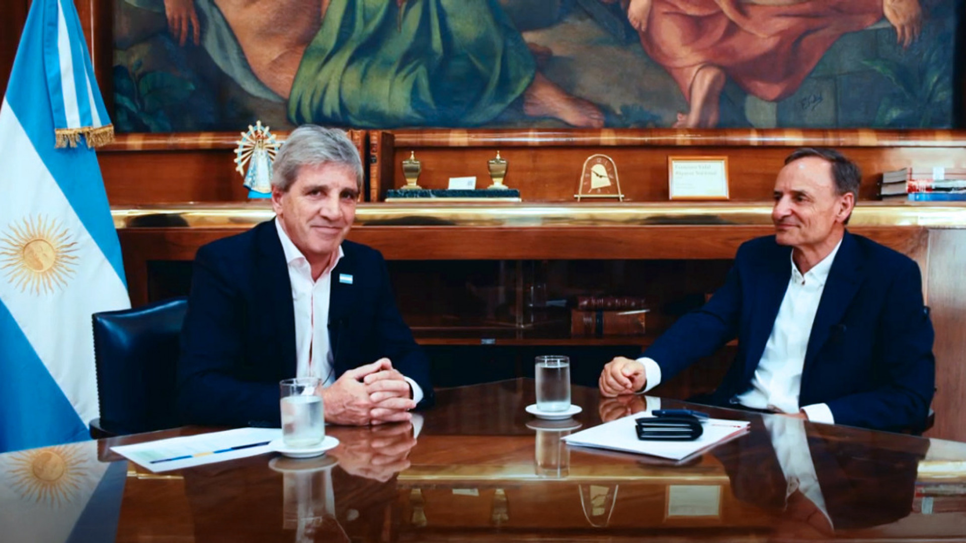Luis Caputo en una fotografía institucional de archivo publicada en octubre de 2026