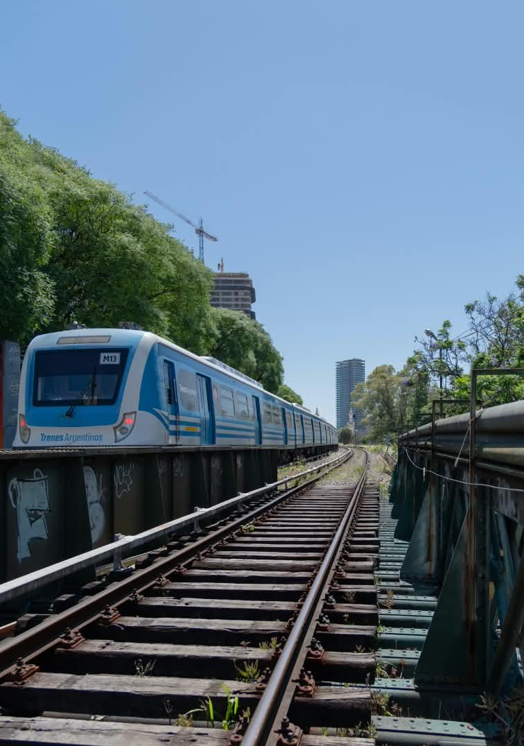 Formación de Trenes Argentinos sobre vías y puente ferroviario, imagen difundida con el aviso de obras.