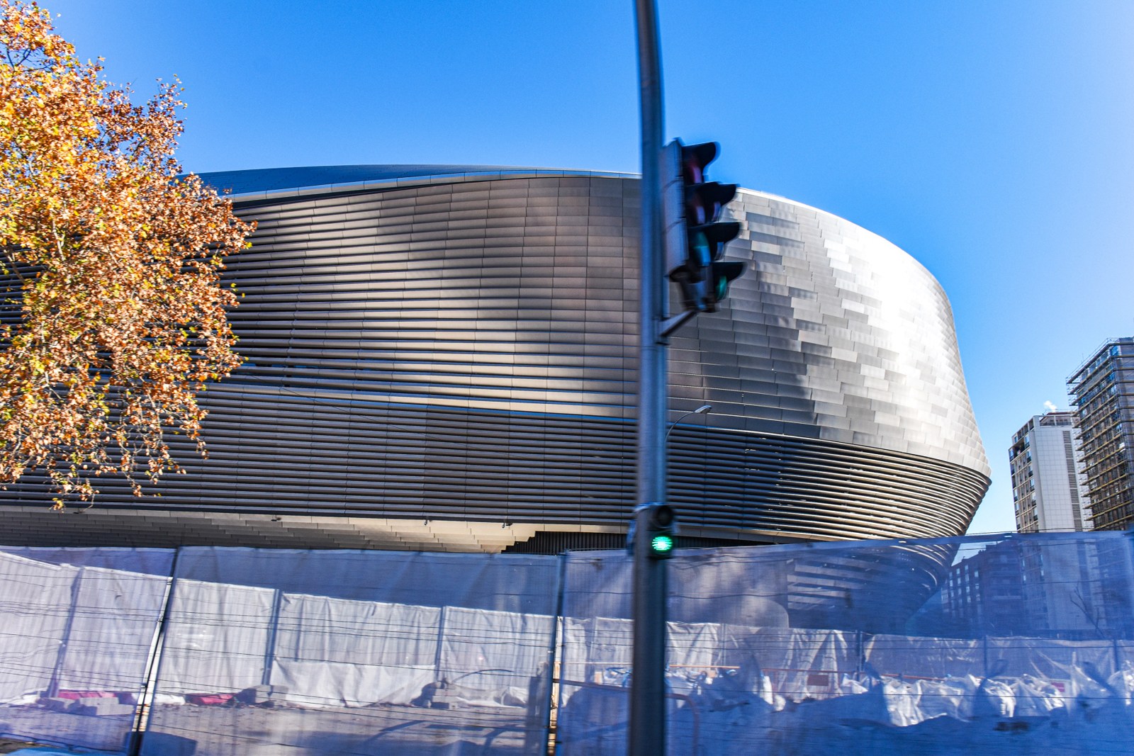 Exterior del estadio Santiago Bernabéu, escenario del triunfo de Real Madrid ante Villarreal. Fotografía de archivo del 26 de diciembre de 2024: MottaW / Wikimedia Commons, CC BY 4.0. Sin modificaciones.