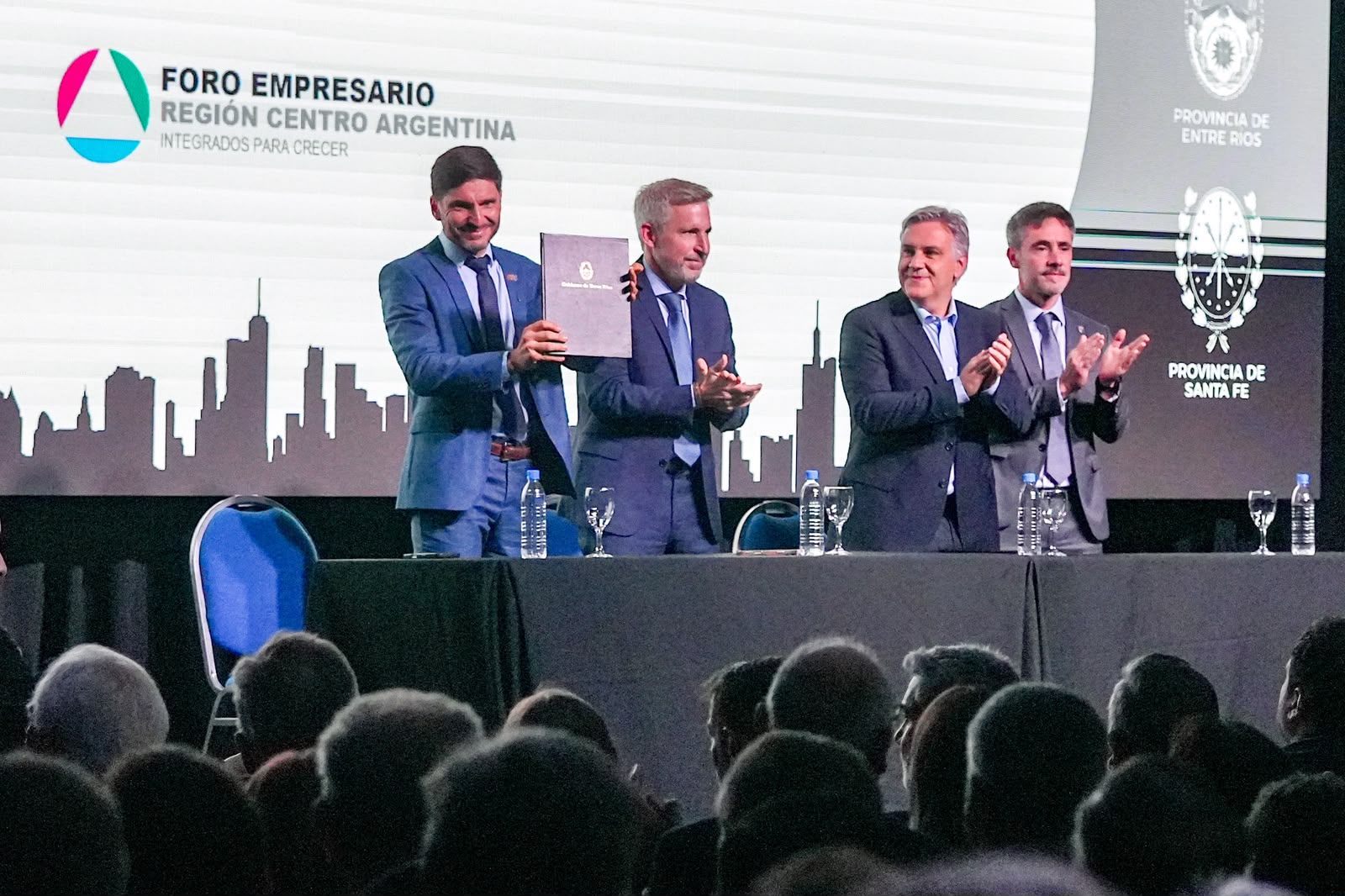 Pullaro, Frigerio y Llaryora junto a Ignacio Lamothe durante las jornadas de la Región Centro en Paraná, el 20 de octubre de 2026.