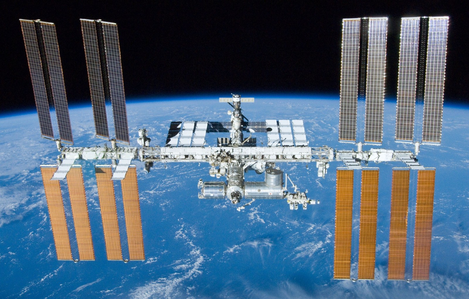 La Estación Espacial Internacional fotografiada por la tripulación STS-132 el 23 de mayo de 2010. Imagen de archivo: NASA.