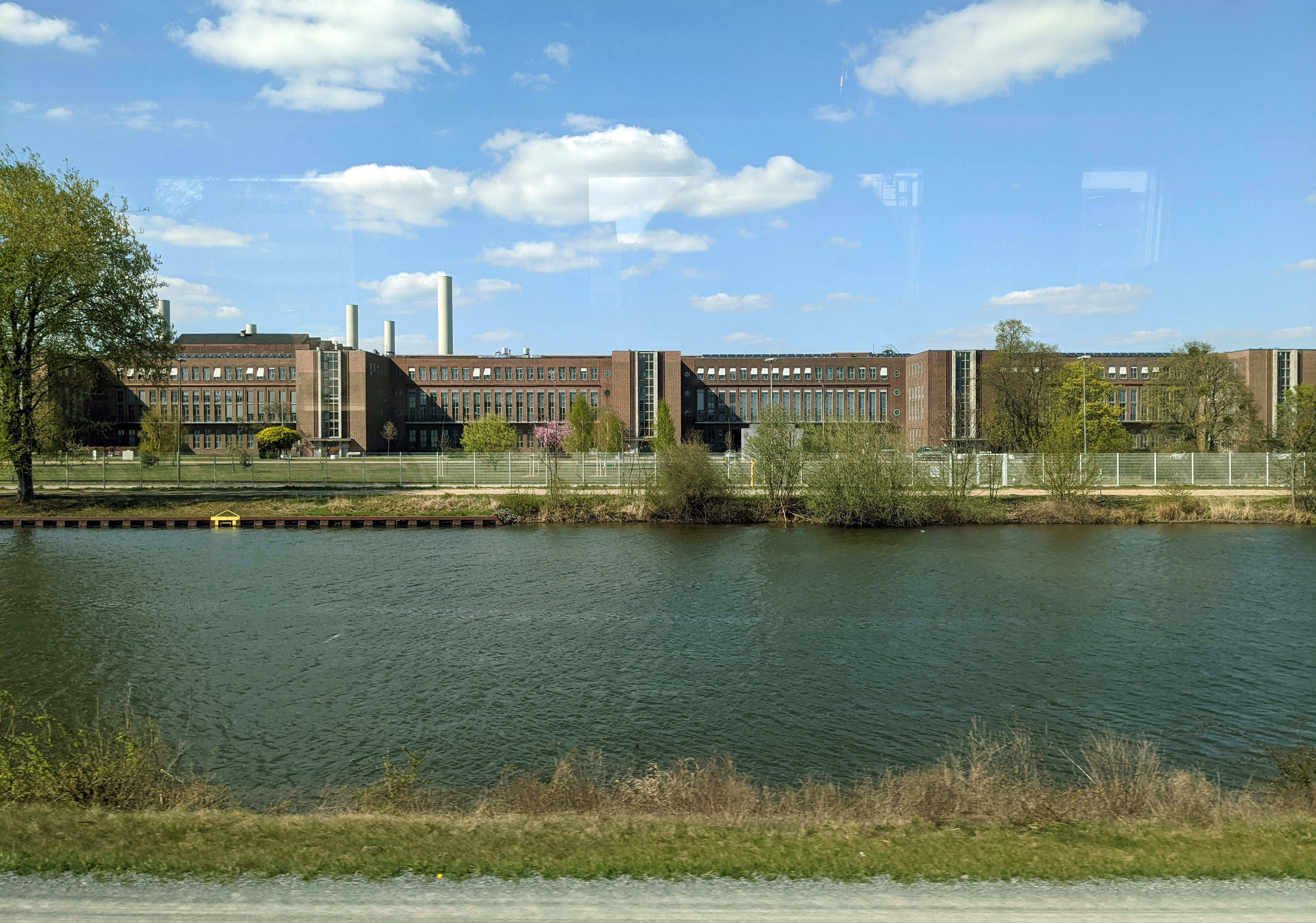 Foto de archivo de la fábrica Volkswagen en Wolfsburg, Alemania, tomada el 23 de abril de 2022.