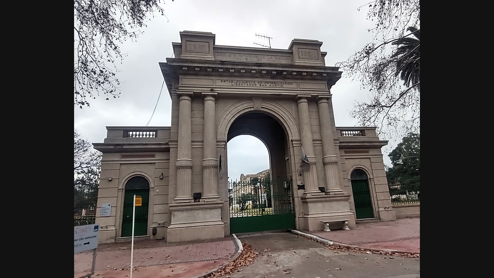 Acceso de la Planta Potabilizadora General San Martín de AySA, en Palermo, Buenos Aires. Fotografía de archivo de Roberto Fiadone del 21 de julio de 2024; no corresponde a la audiencia virtual del 26 de octubre de 2026.