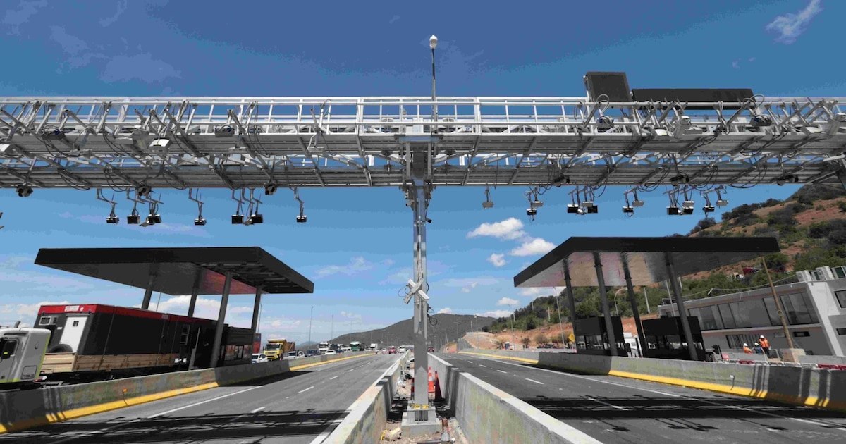 Infraestructura vial de Santiago difundida por Indra Group como contexto del proyecto Lo Ruiz.