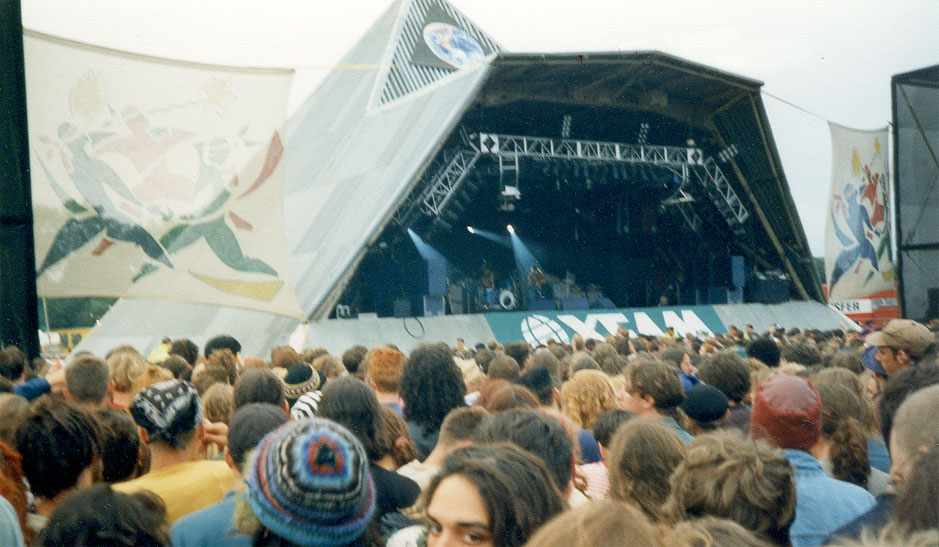 Pyramid Stage del festival Glastonbury en junio de 1993. Fotografía de archivo.