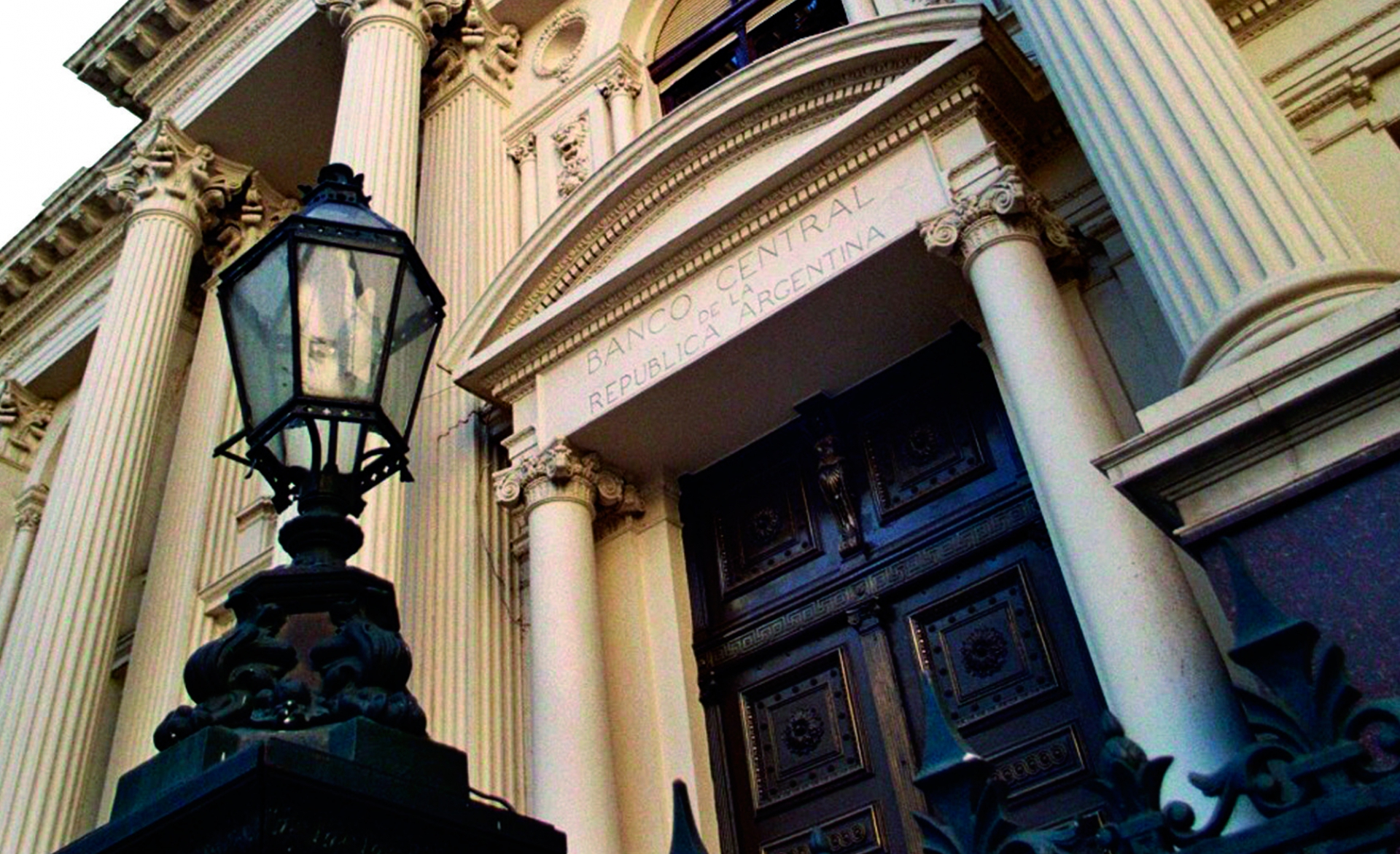 Fachada del Banco Central de la República Argentina, en una fotografía oficial de archivo de 2016.