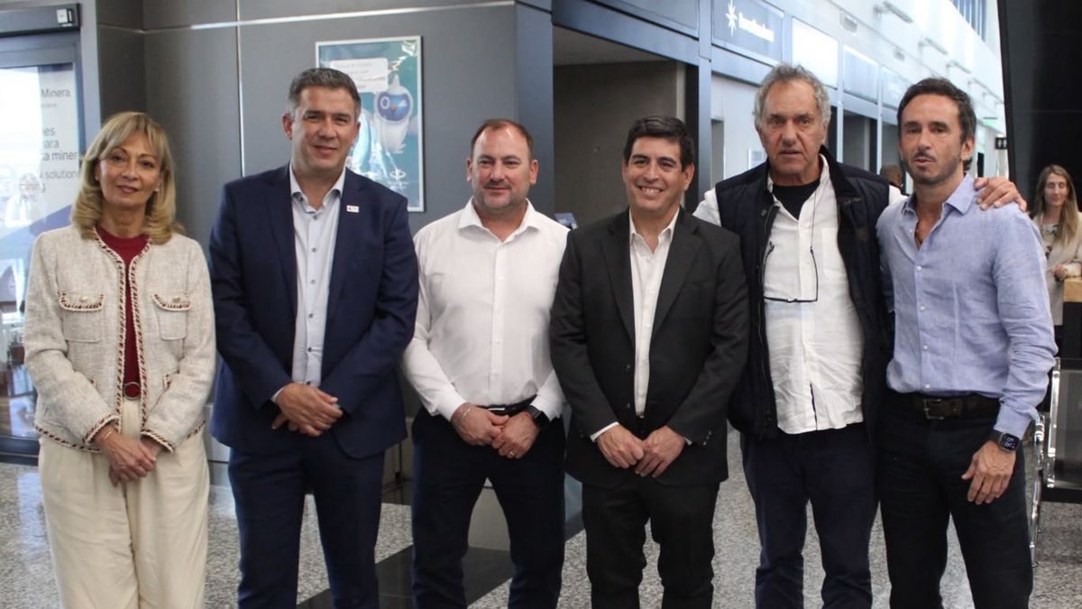 Daniel Scioli y autoridades provinciales durante una actividad de los Juegos de Adultos Mayores.