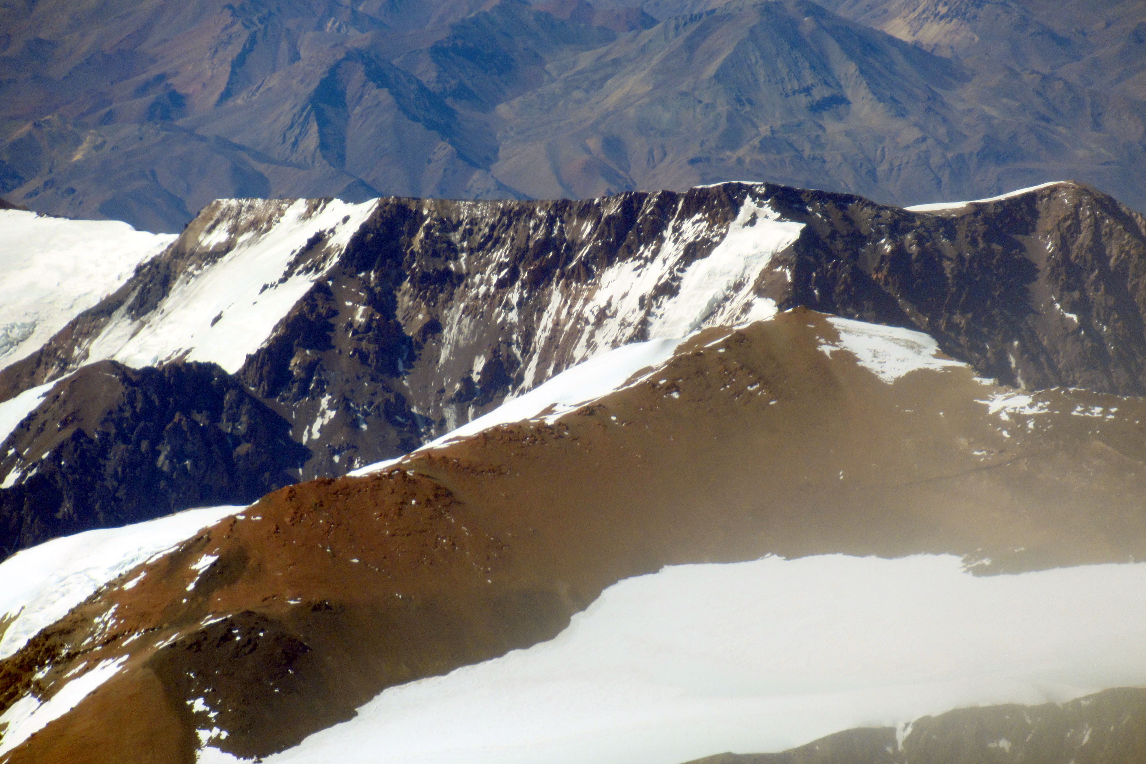 Vista aérea de archivo del cerro Mercedario, el glaciar La Hoyada y el cerro Mesa, en la cordillera de San Juan. Fotografía tomada el 3 de diciembre de 2021.