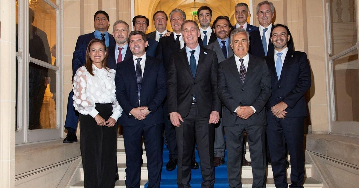 Autoridades y participantes del encuentro Argentina Week en París.